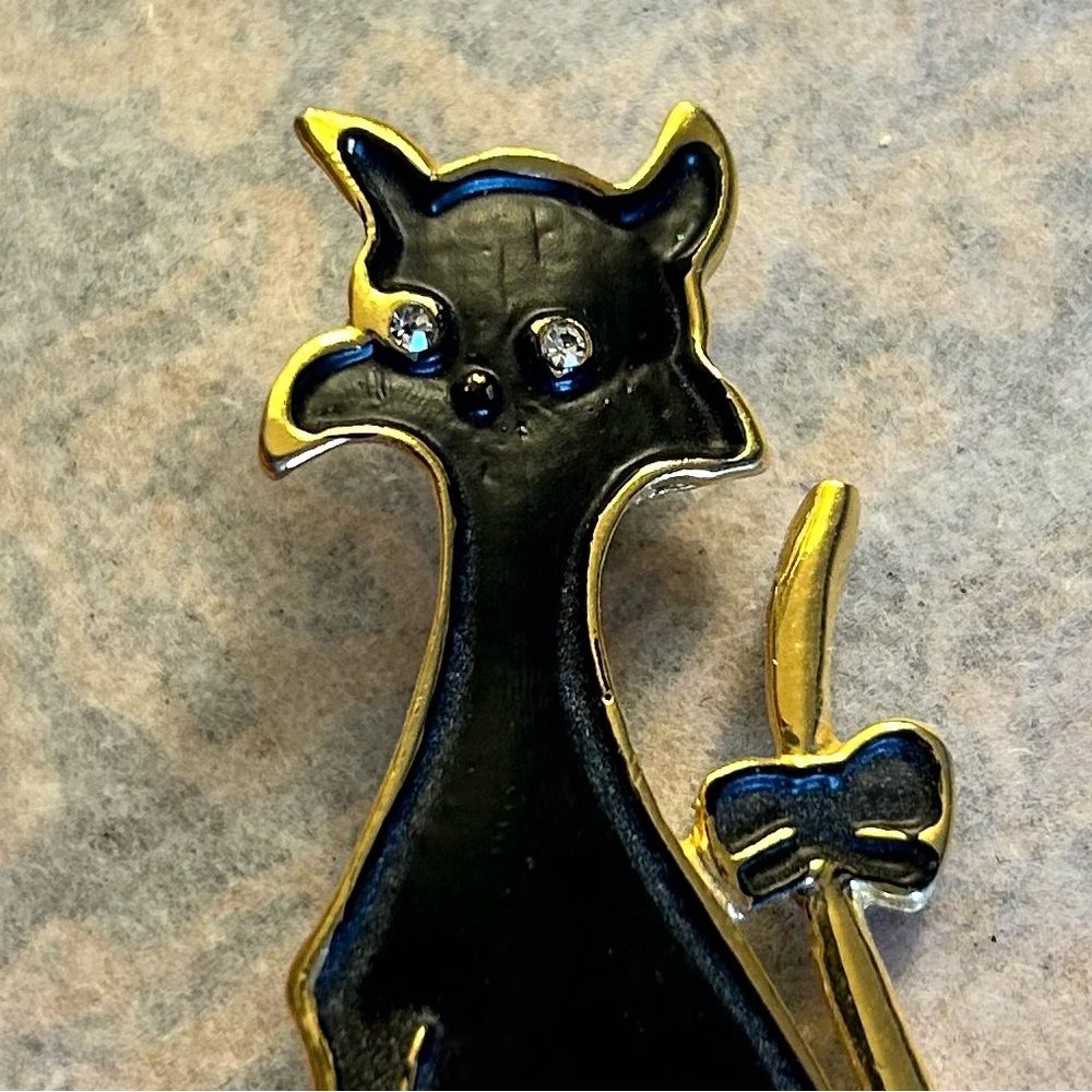 Vintage Black Cat Brooch – Whimsical Elegance with a Touch of Mystery